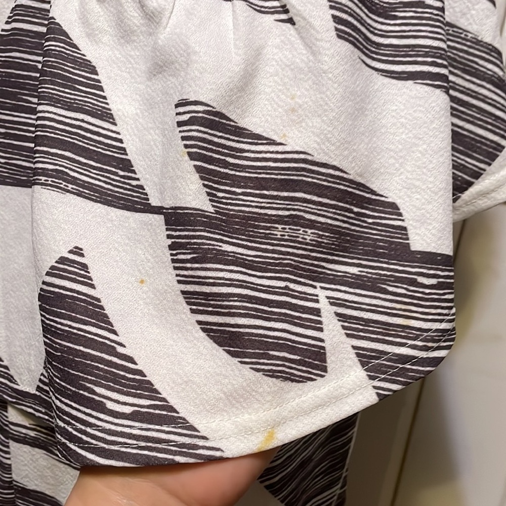 Patterned Romper - Picture 3 of 3